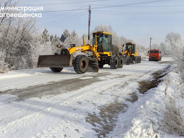 Больше ста километров очищенных дорог и тротуаров: ГСТК продолжает круглосуточно бороться с последствиями снегопада 