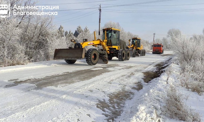 Больше ста километров очищенных дорог и тротуаров: ГСТК продолжает круглосуточно бороться с последствиями снегопада 