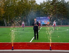 «Умную» спортивную площадку в Благовещенске открыли зарядкой и состязаниями