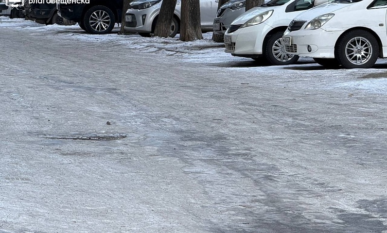 В Благовещенске в ближайшие два года отремонтируют более 80 дворовых проездов. Мэр Олег Имамеев поручил в первую очередь приводить в порядок те, которые ведут к детским садам и школам 