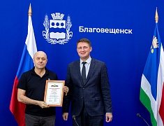 В Благовещенске работников торговли отметили Почетными грамотами