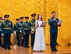 В Благовещенске в честь 84 дня рождения ДВОКУ личному составу вручили награды