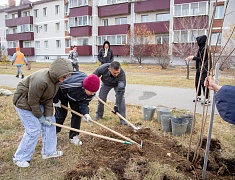 Сотрудники городской администрации во главе с мэром Олегом Имамеевым присоединились к традиционной акции «Город берегу»