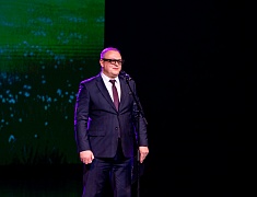 В Благовещенске в преддверии 8 Марта прошел большой праздничный концерт