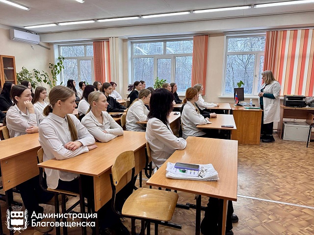 От борьбы со стрессом до первой помощи: чему научили благовещенских школьников на «Ярмарке здоровья» 