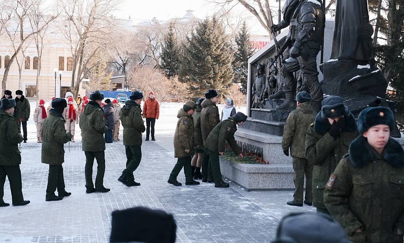 В Благовещенске почтили память неизвестного солдата