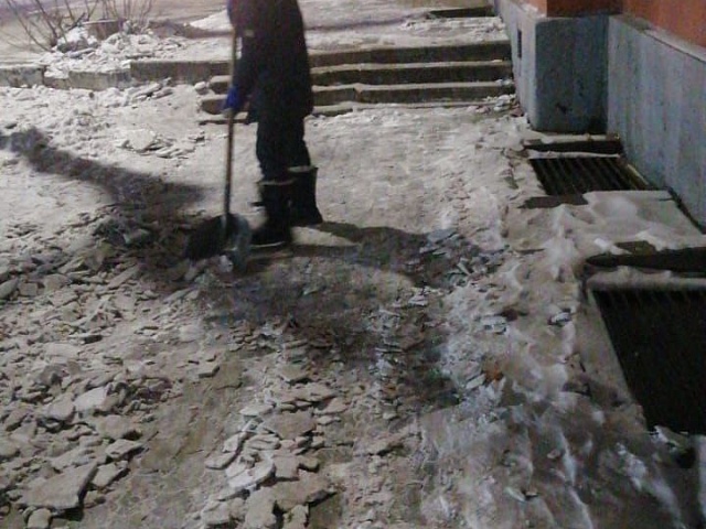 ГСТК очистил 5 улиц от снега и посыпал еще 7 противогололедным материалом