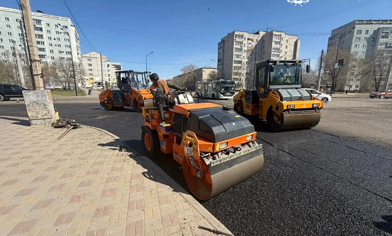 В Благовещенске во время ямочного ремонта обновили почти 30 тысяч «квадратов». Работы продолжаются   
