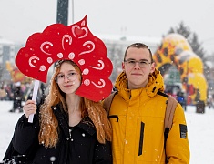На площади Ленина и набережной Амура прошли народные гуляния в честь масленицы