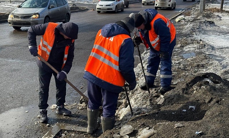 Первые ливневые колодцы в Благовещенске расконсервировали на улице Василенко