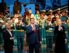 Благовещенские артисты исполнили патриотические песни на городском концерте