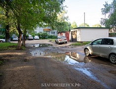 Мэр Благовещенска Олег Имамеев выслушал предложения горожан по благоустройству сквера водников