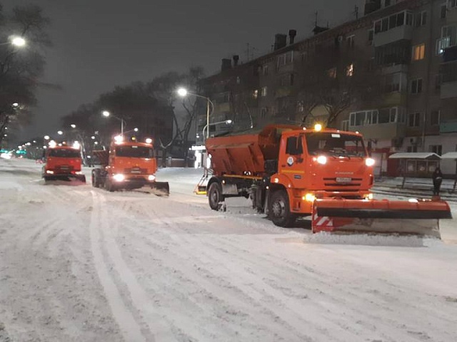 ГСТК очищает благовещенские дороги от снега