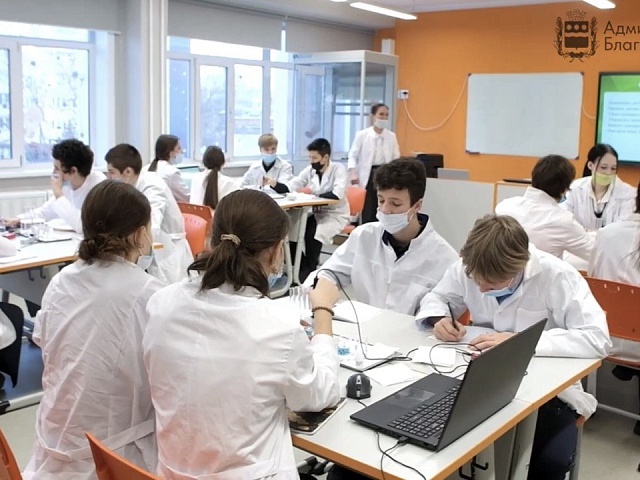 Почти 3000 благовещенских школьников улучшают свои знания благодаря кванториумам