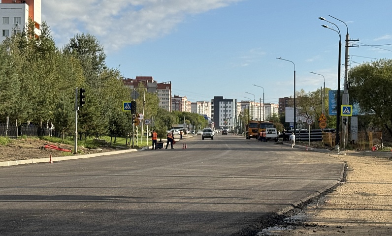 Первый слой асфальта уложили на участках Красноармейской и Василенко в Благовещенске  