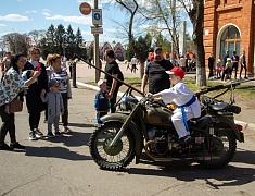 В Благовещенске спортсмены пробежали «Эстафету побед»