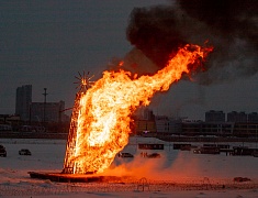 На площади Ленина и набережной Амура прошли народные гуляния в честь масленицы