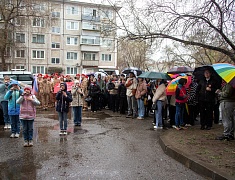 В Благовещенске во дворах ветеранов прошла акция "Поем двором"  