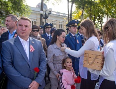 В Благовещенске зажгли Вечный огонь на площади Победы