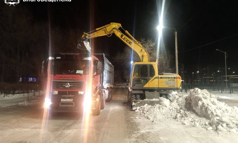 Больше десятка парковок вблизи соцобъектов расчистил ГСТК за пять дней по поручению мэра Благовещенска Олега Имамеева