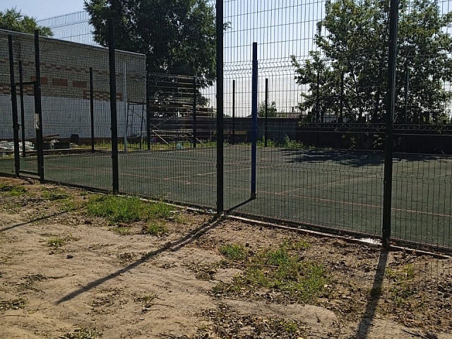 Строительство спортивной площадки в Садовом почти завершено