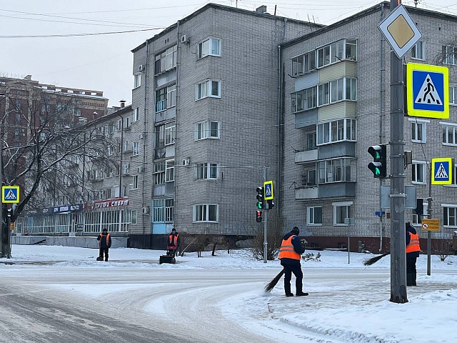 Амурскую столицу освобождают из снежного «плена»