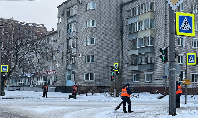 Амурскую столицу освобождают из снежного «плена»