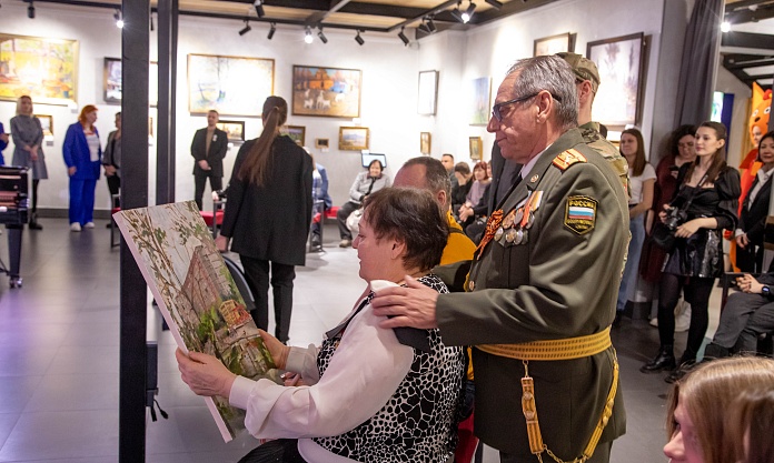  В Благовещенске впервые прошел вечер встречи семей участников СВО и меценатов