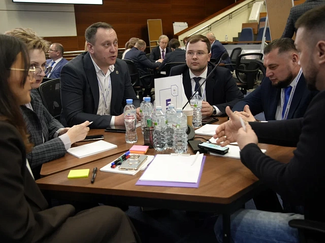 Мэр Благовещенска Олег Имамеев принял участие в стратегической сессии марафона «Муниципальный диалог»