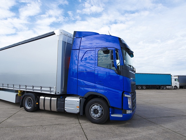 Штраф до 600 тысяч рублей грозит водителям большегрузов в Благовещенске 