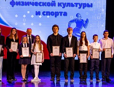 Премию мэра получили 40 талантливых школьников Благовещенска