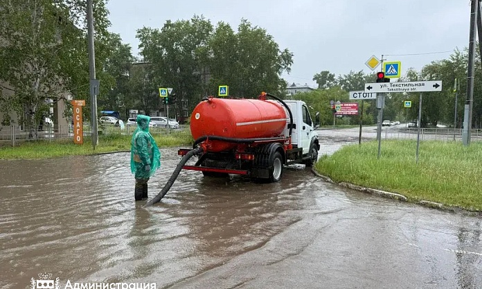 В Благовещенске после дождей откачали около 2 тысяч кубометров воды