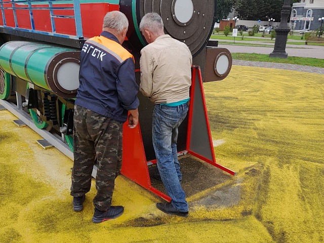 ГСТК реанимировали паровозик на детской площадке на набережной Амура 