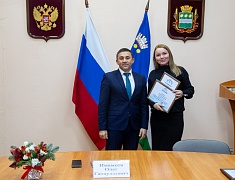 Мэр Благовещенска Олег Имамеев наградил победителей конкурса "Город в праздничном наряде"