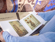 В Благовещенске открылась выставка к 70-летию Александра Тихомирова