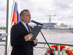 На Амуре прошла традиционная акция «Цветы на воде»