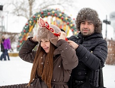 На площади Ленина и набережной Амура прошли народные гуляния в честь масленицы
