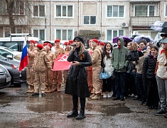 В Благовещенске во дворах ветеранов прошла акция "Поем двором"  