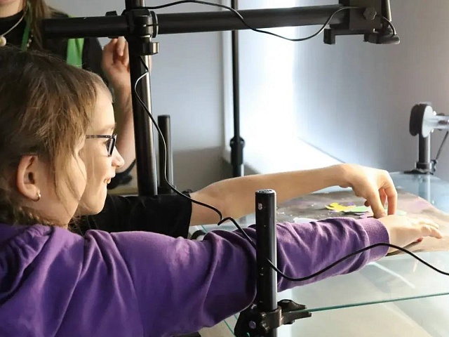 Космическая мастерская в «Доме семьи»: юные исследователи космоса создали видео-открытку