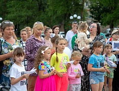 В Благовещенске прошла акция, посвященная Дню памяти детей-жертв войны в Донбассе