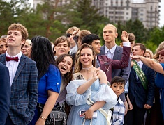 В Благовещенске отгремел выпускной