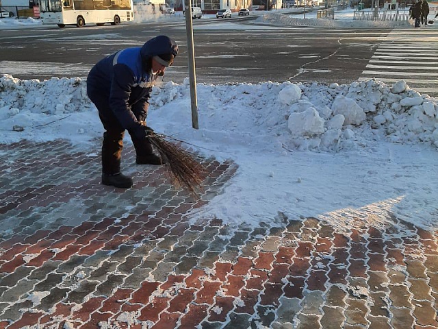 Силами ГСТК продолжается очистка благовещенских дорог от снега