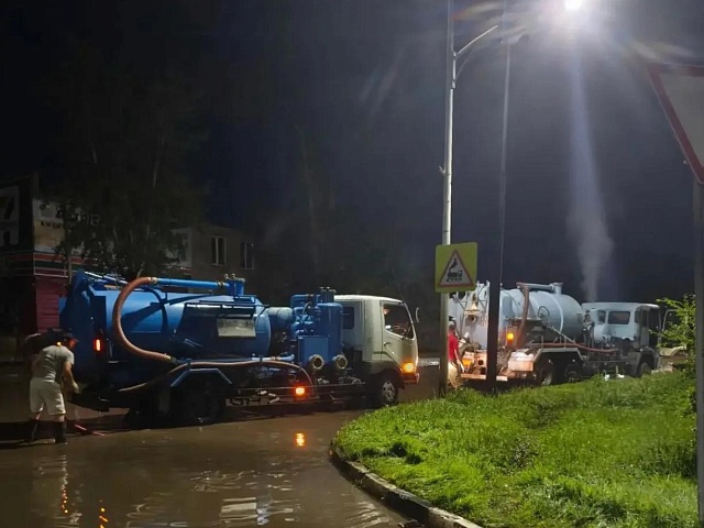 За ночь откачали 60 000 литров воды: в Благовещенской устраняют последствия обильных осадков