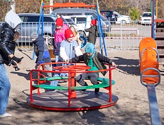 В Благовещенске открыли ещё 3 обновлённые детские площадки
