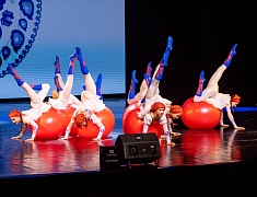 В Благовещенске в преддверии 8 Марта прошел большой праздничный концерт