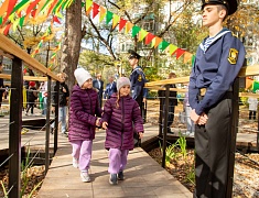 В амурской столице праздничной программой открыли сквер водников