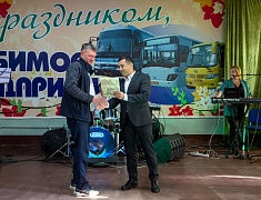 Мэр Благовещенска Олег Имамеев поздравил Автоколонну 1275 с днём автомобилиста