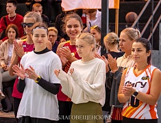 В День физкультурника в Благовещенске прошли соревнования "Оранжевый мяч"