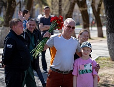 В Благовещенске спортсмены пробежали «Эстафету побед»