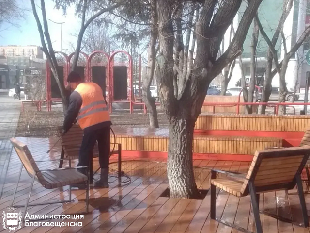 ГСТК приводит в порядок городские скверы 